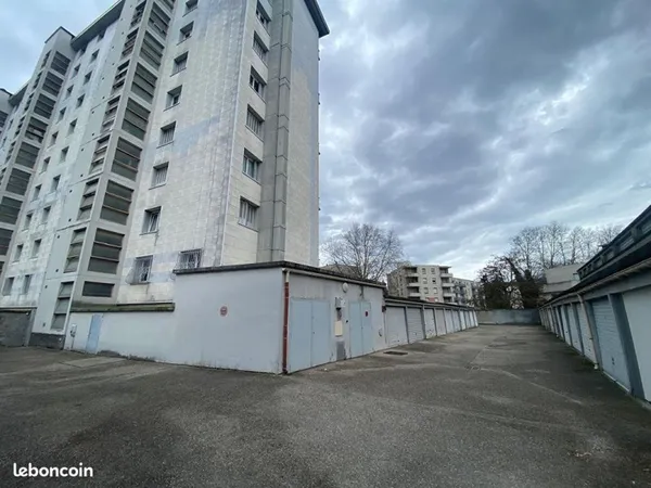 Parking/box 15 m² GRENOBLE