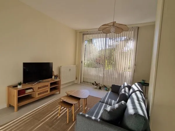Chambre en colocation. Centre-ville, calme et verdure