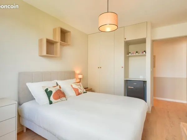 Chambre meublée dans colocation haut de gamme