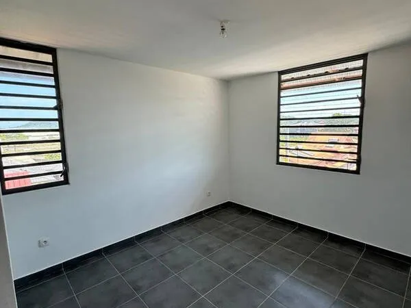 À acheter à Cayenne : appartement dernier étage avec Carol Immo