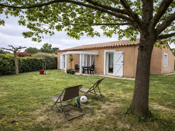 Villa plain-pied 5 pièces avec 4 chambres garage et terrain de 650 m² secteur résidentiel proche com