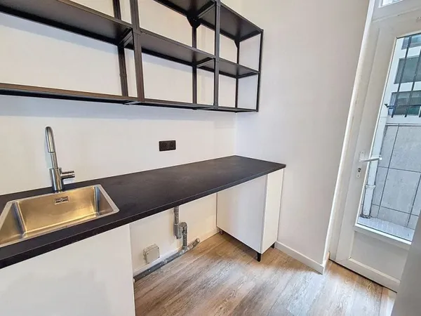 Studio traversant refait à neuf - Proximité Gare Montparnasse - Cour privative