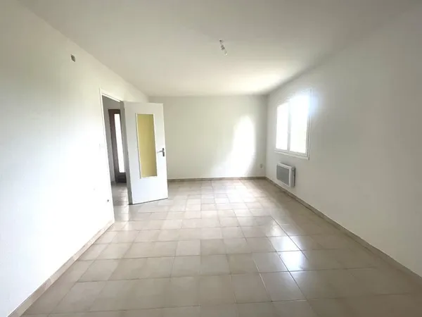 VACQUIERS - Maison mitoyenne de 106 m2 - Terrain de 543 m²