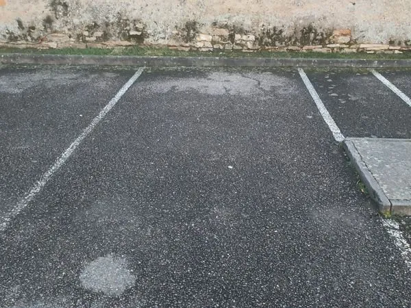 Place de parking exterieure dans résidence rue Carnot à Saint Max