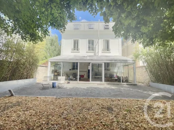 Maison 9 pièces 242 m²
