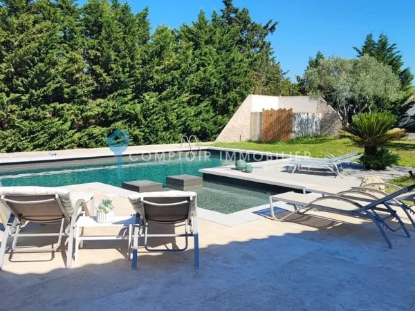 MAGNIFIQUE MAISON AVEC PISCINE ET GRAND GARAGE