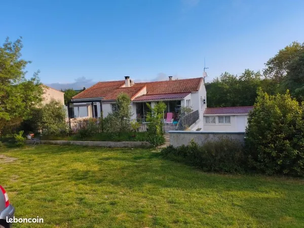 Maison individuelle piscine et jardin