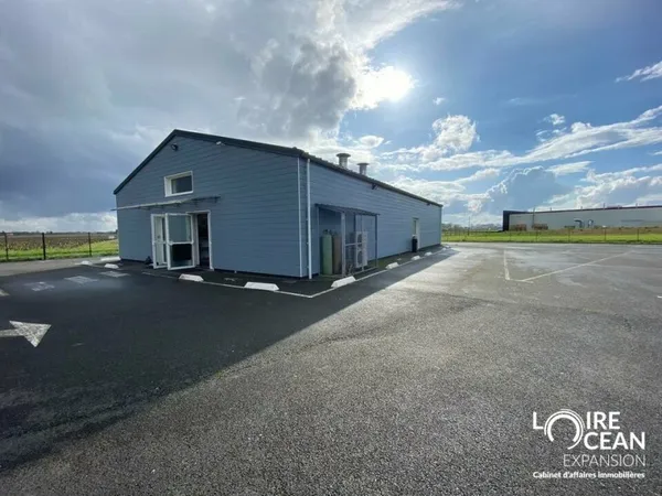 Local industriel 287 m²