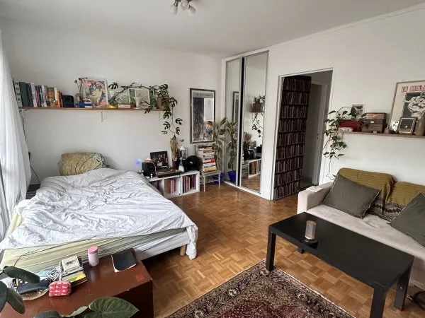 Loue mon appartement de début mars au 20 juin, à Paris métro Belleville