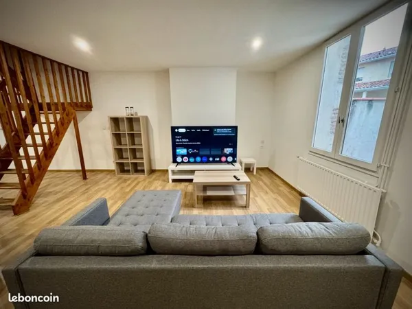 Centre ville d'Agen - T4 en duplex rénové meublé de 100 m2 - Proximité Place Jasmin