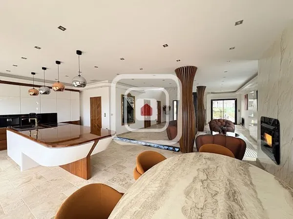 Maison 5 pièces 191 m²