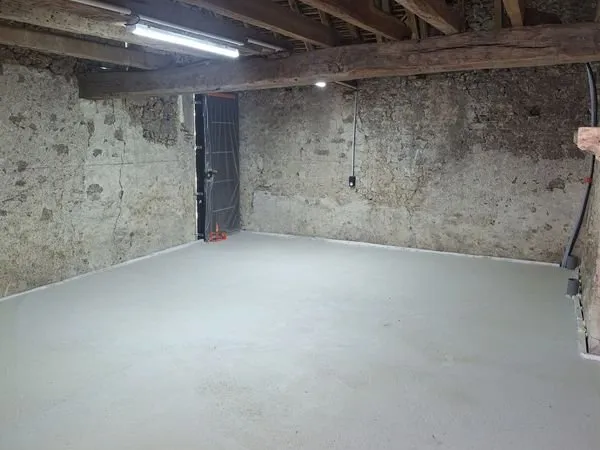 Garage ou Espace De Stokage Dans Grange