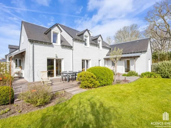 Maison Lancieux 7 pièces 235 m2 5 chambres, bureau, environnement calme, très beau jardin clos et pa