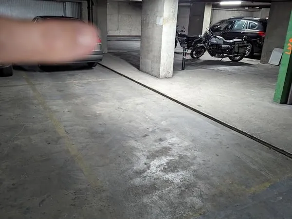 Location d'une place de parking en sous-sol fermé