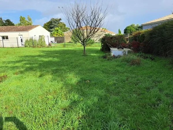 Terrain 690 m²