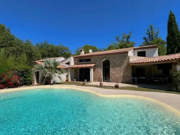 Villa 8 pièces 246 m²