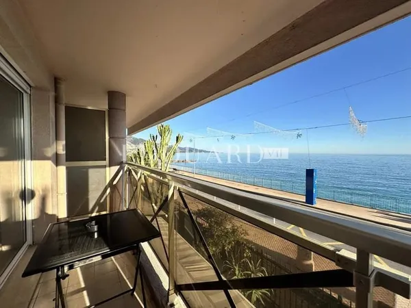 En exclusivité trois pièces avec balcon, splendide vue mer et garage, proche des écoles et du Parc K