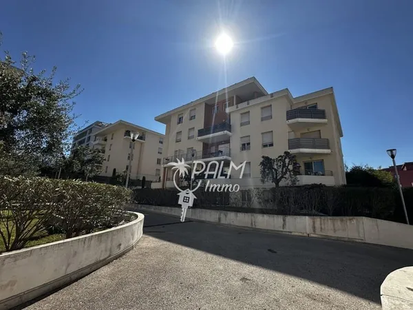 Antibes Combes, 2 pièces dernier étage avec terrasse 20m2