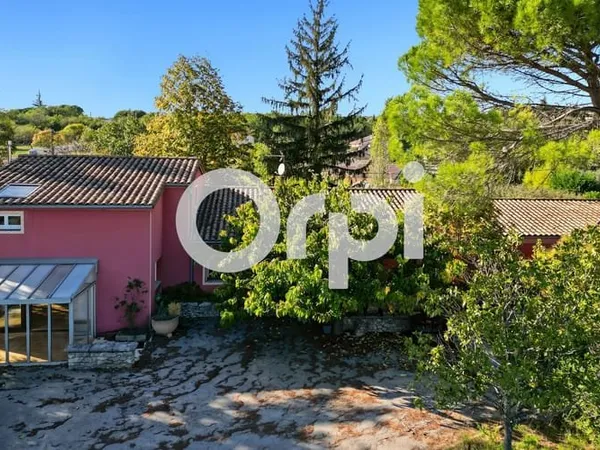 Maison 9 pièces 242 m²