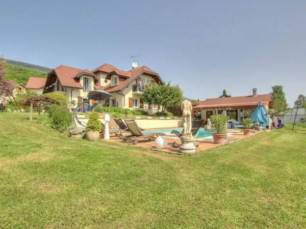 Maison 5 pièces 213 m²