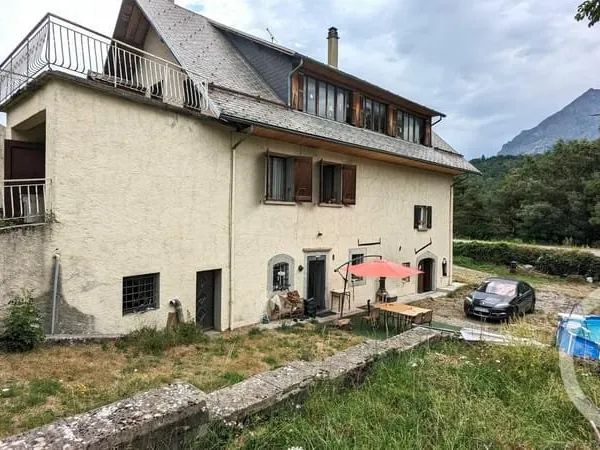 Bâtiment 453 m²
