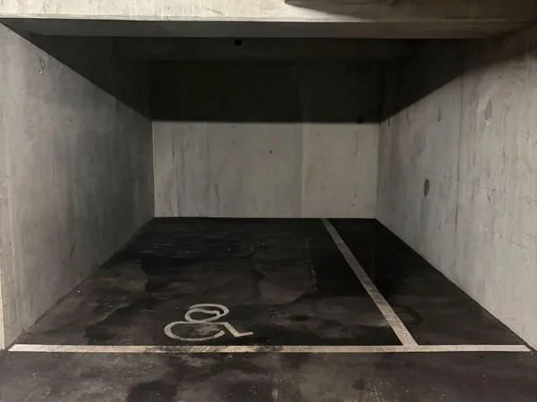 Parking/box 18 m² VILLENEUVE LE ROI