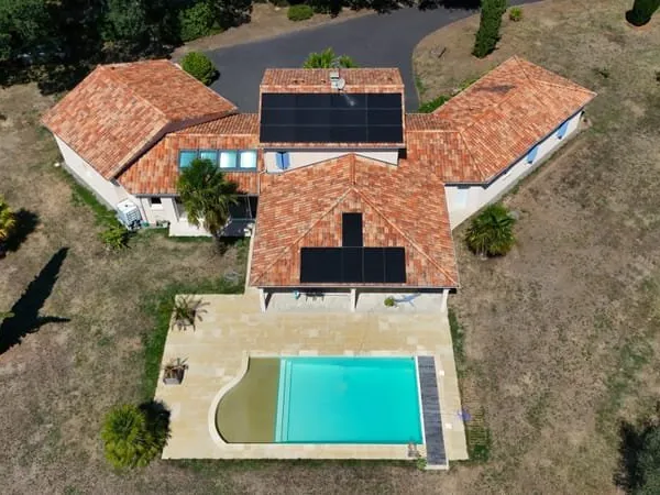 Maison élégante avec piscine, grand jardin et portail électrique - à proximité du centre de Brigueui
