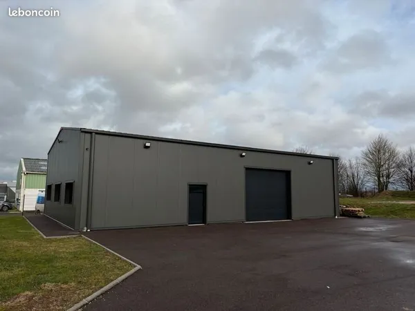 Local d'activité 166 m²