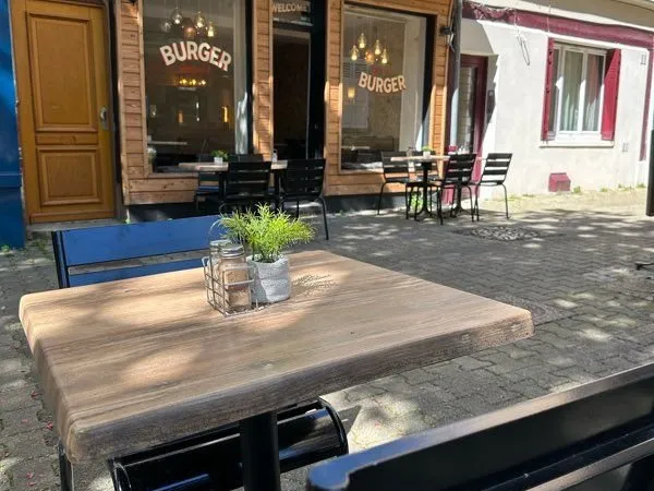 Beau restaurant place du marché - Clé en main