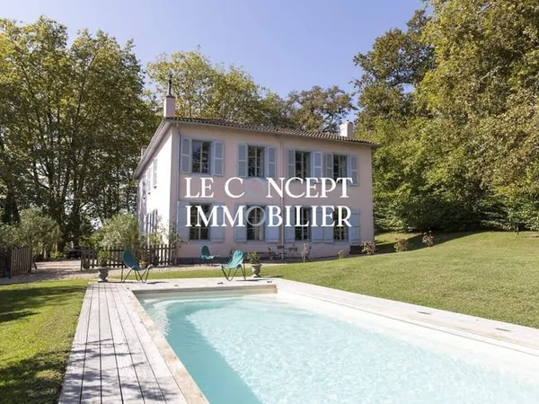 Maison 12 pièces 360 m²
