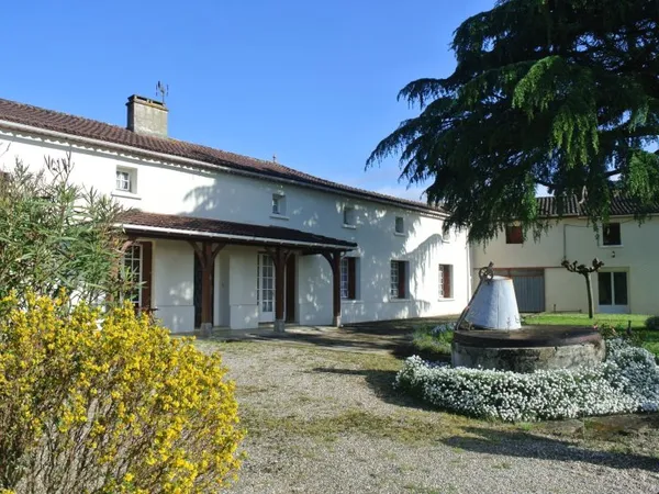 Ensemble immobilier comprenant deux maisons et 6 chambres