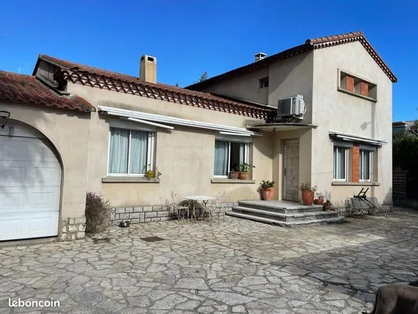 Villa Montpellier avec terrain et fort potentiel