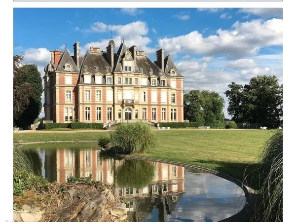 Appartement meublé dans un château - 55 m2 - cadre exceptionnel, parc, piscine, tennis