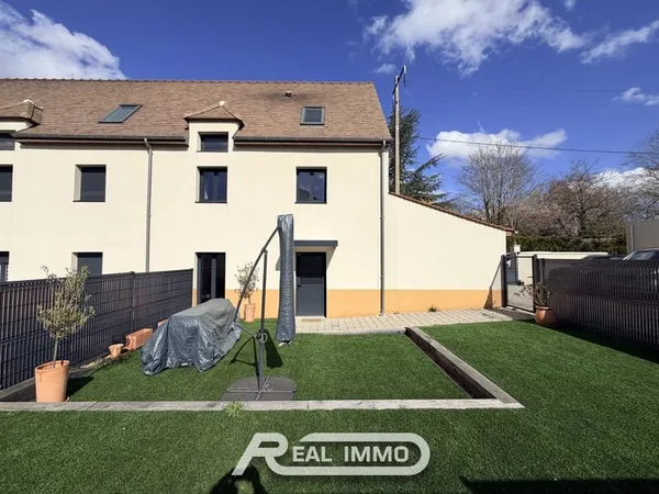 MAISON RÉCENTE AVEC JARDIN