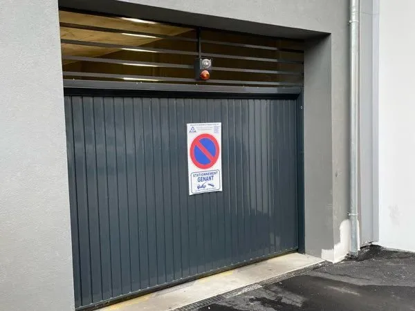 Lot de 3 grands garages pour investisseur
