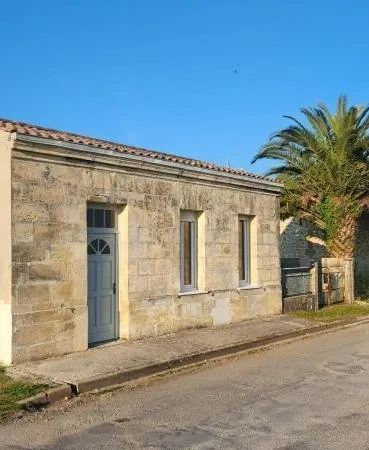 Maison au milieu des vignes
