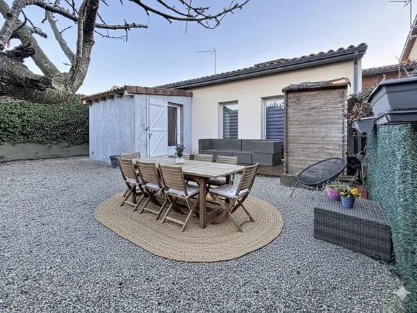 Une maison absolument charmante, rare sur le marché DE PLAIN PIED