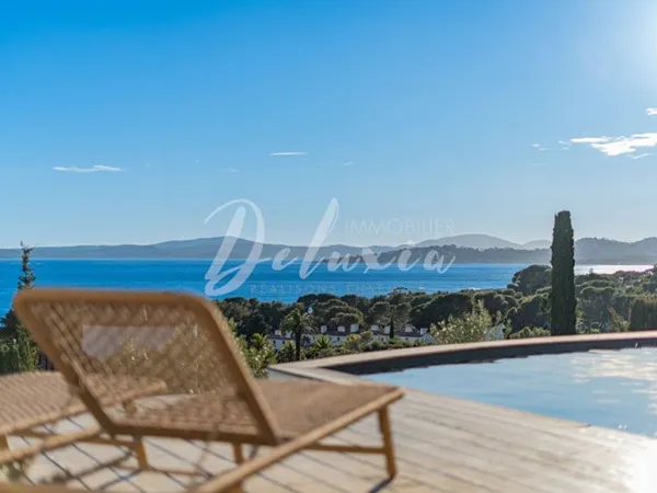 Villa avec vue mer, piscine et plage à pied, Les Issambres.