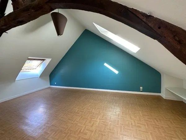 STUDIO proche Mairie