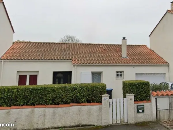 Maison de plain-pied avec jardin et dépendance - Quartier Lycée Valin