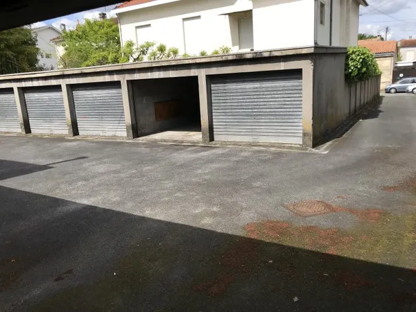 Particulier loue garage Bordeaux Cauderan Parc Bordelais Le Bouscat - 12m²