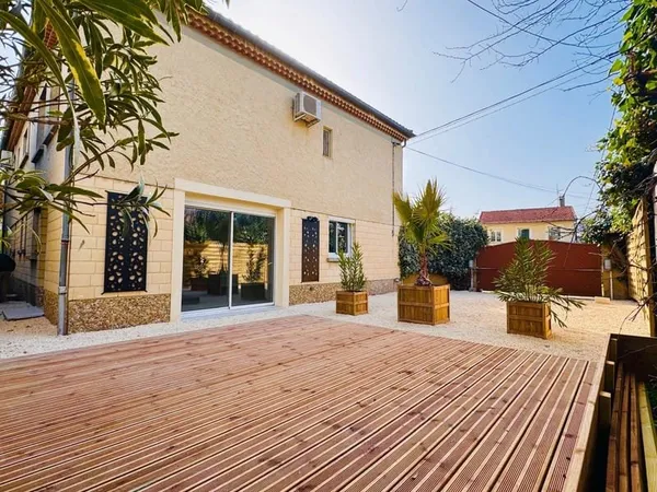 Maison entièrement renovée avec jardin