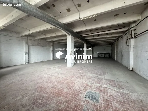 Local 650 m² Bobigny