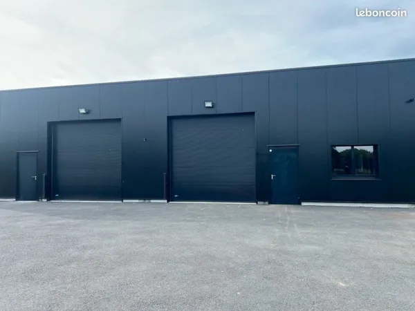 Local d’activité et entrepôt Vente Saint-Brieuc  400m² 2200€