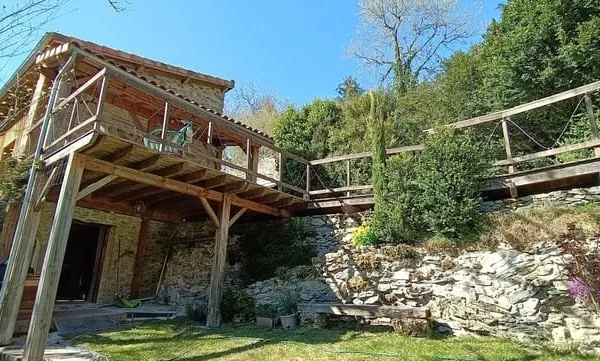 MAISON EN PIERRES