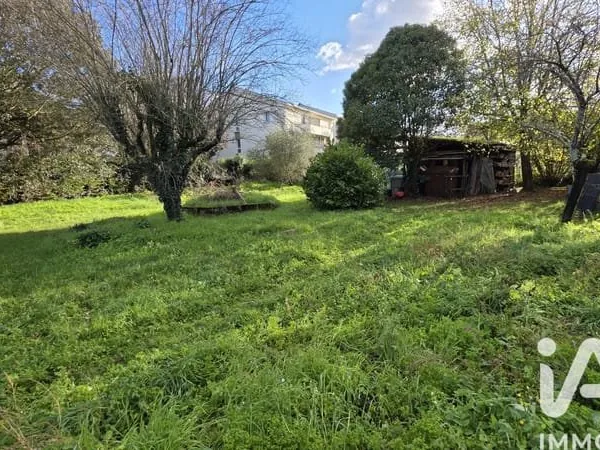 Terrain 915 m²