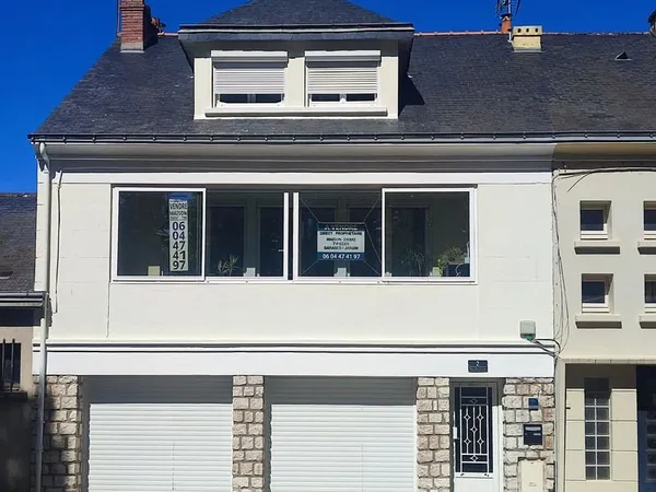 Maison de ville avec espace indépendant - 200 m² - jardin - 2 garages - Saumur Les Ponts
