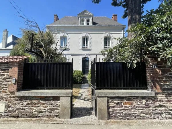 Maison 7 pièces 230 m²