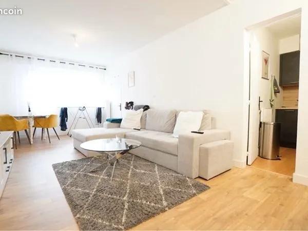 T2 Appartement 42 m² avec cour et parking - À 3 min de la gare de Pérenchies