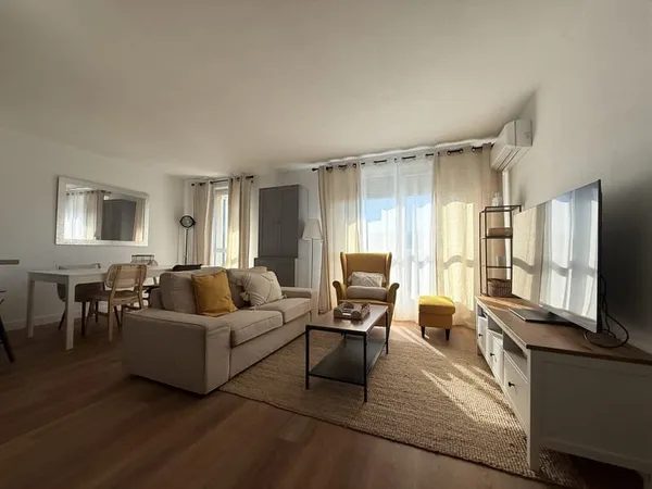 Appartement T3 dernier étage avec ascenseur